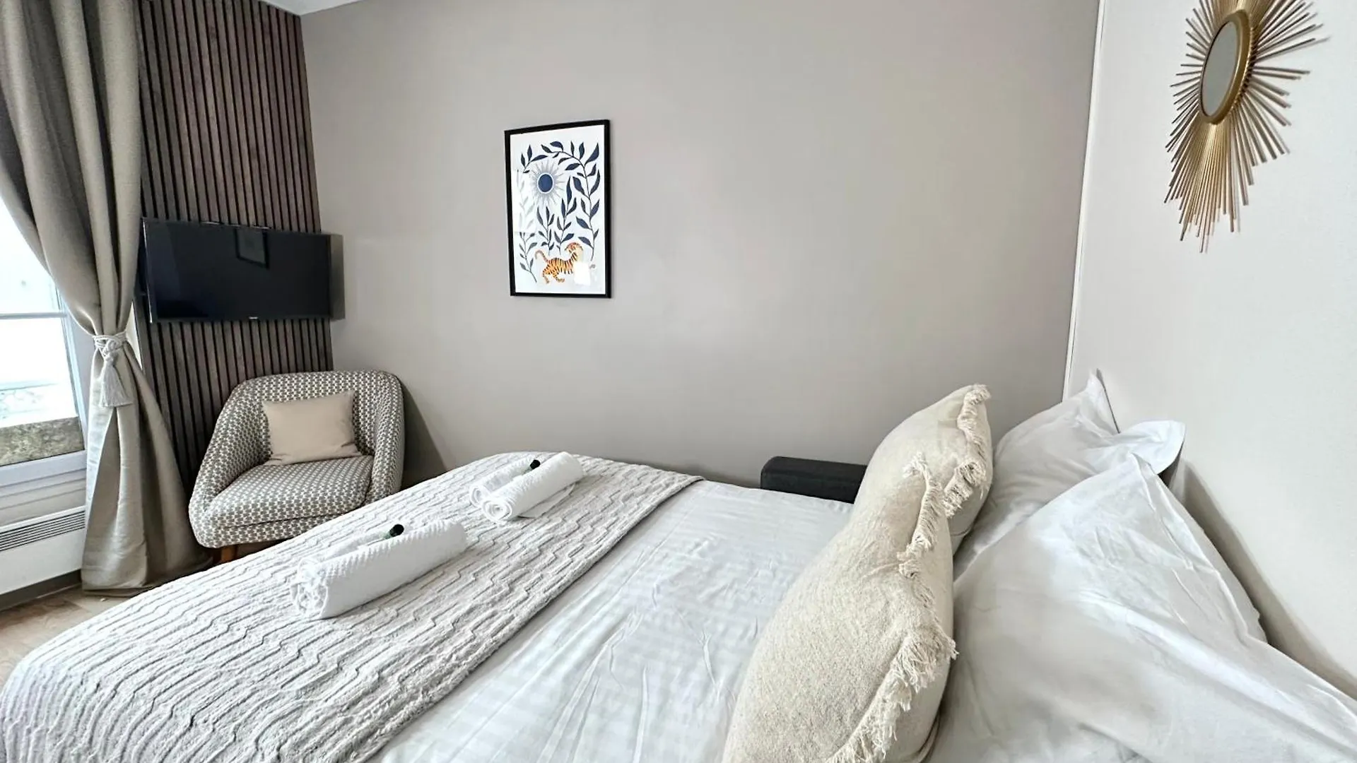 Apartment Eiffel Tower & Invalides - Superb Studios Paris France