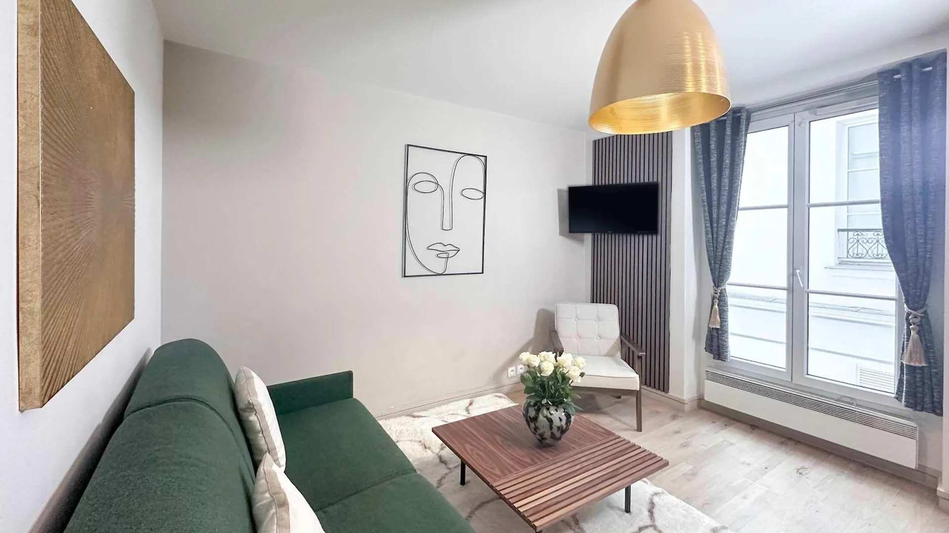 Eiffel Tower & Invalides - Superb Studios Paris France