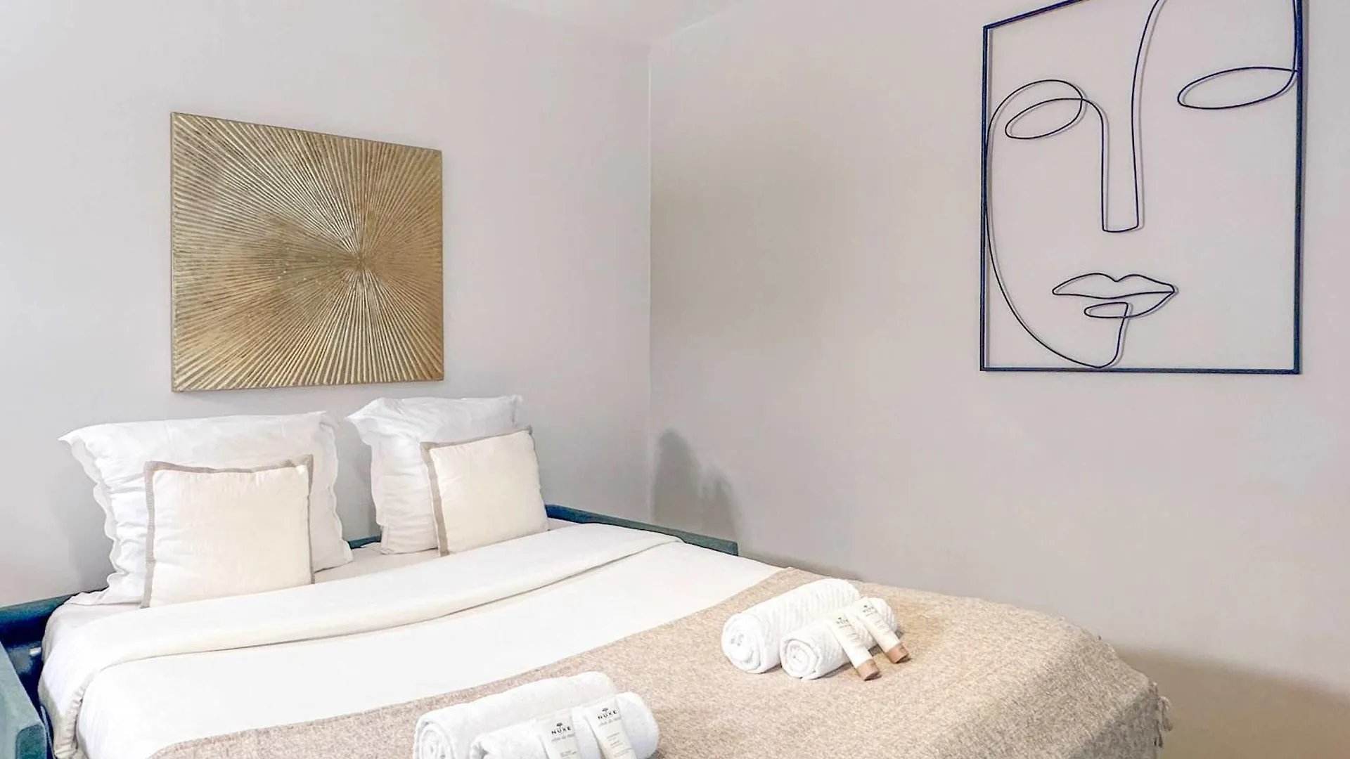 Eiffel Tower & Invalides - Superb Studios Paris France