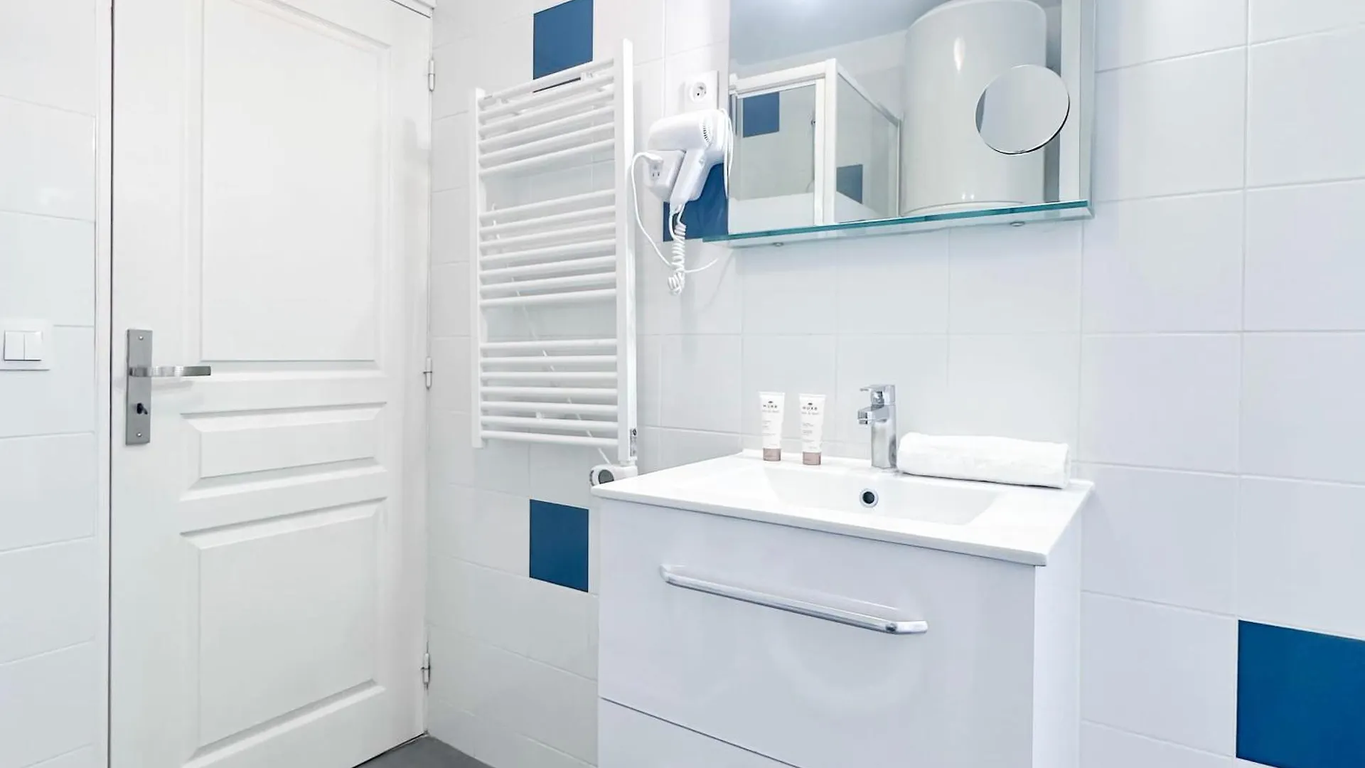 Apartment Eiffel Tower & Invalides - Superb Studios Paris